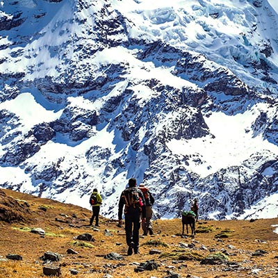 Vive la experiencia de la Ruta del Ausangate: aguas turquesas y tradiciones andinas que te sorprenderán