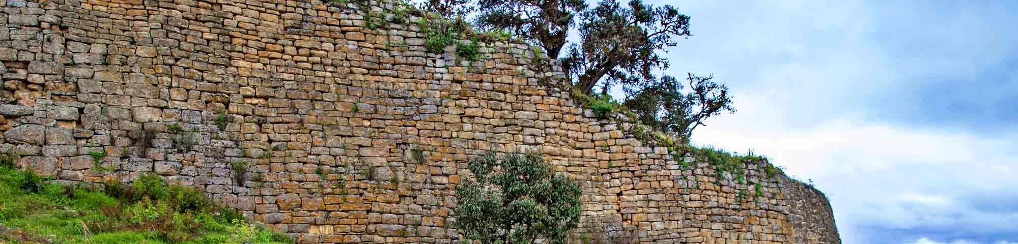 Visita el Complejo Arqueológico de Kuélap de una manera diferente